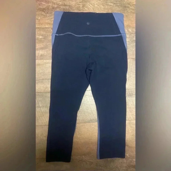 Athleta Horizon Scallop Capri Athletic Leggings Size Medium - Picture 5 of 5